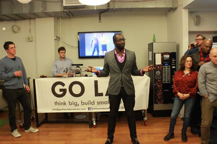 921674_642292085827839_486947397_o